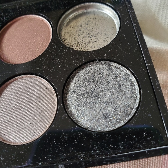 Urban outfitters cosmic garden eye shadow palette - Picture 7 of 7